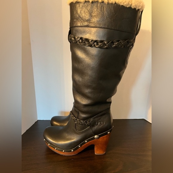 UGG Shoes - UGG WOMENS SHERPA LINED LEATHER BOOT SIZE 7 WORN ONCE